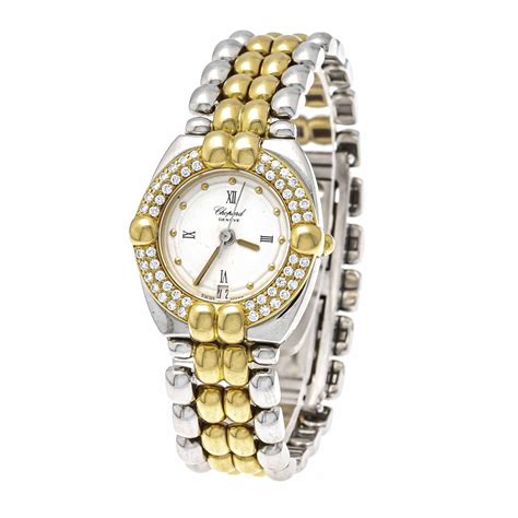 Montres pour dames dorées .